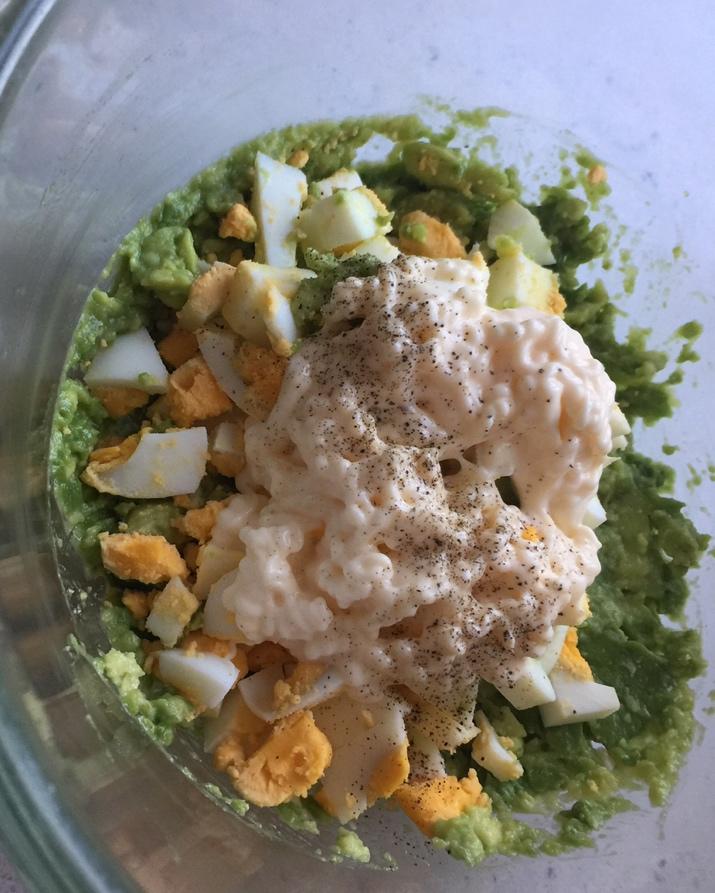 牛油果鸡蛋三明治
