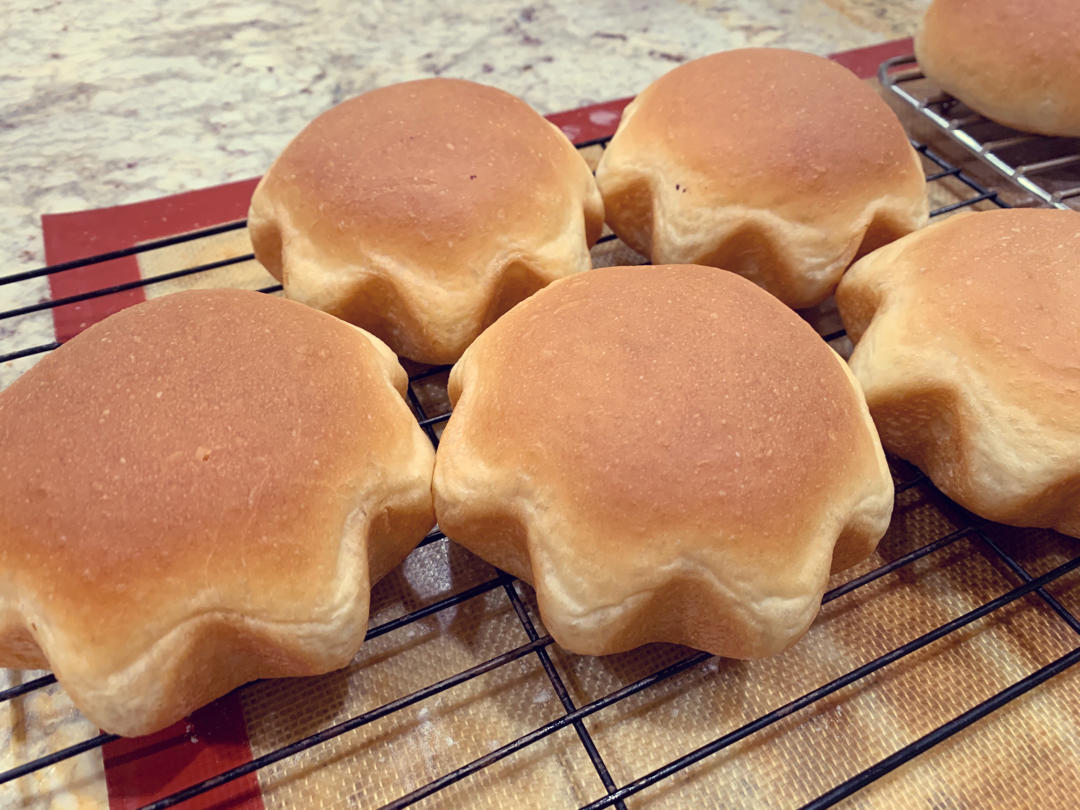 软软萌萌的紫米小面包