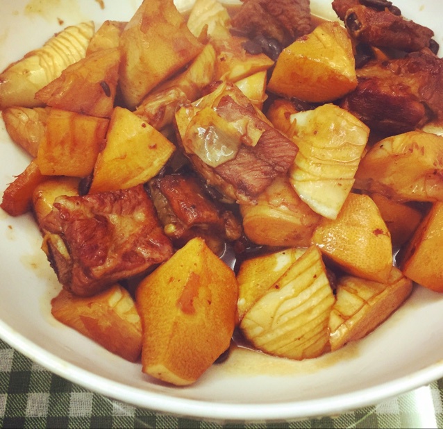 视频菜谱：红烧排骨炖冬笋豆腐棍