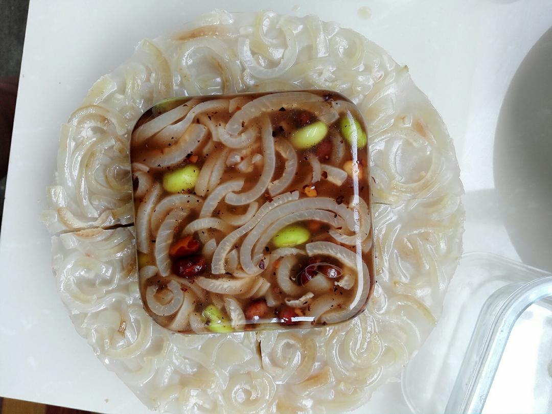 简单蒸出晶莹剔透的水晶肉皮冻
