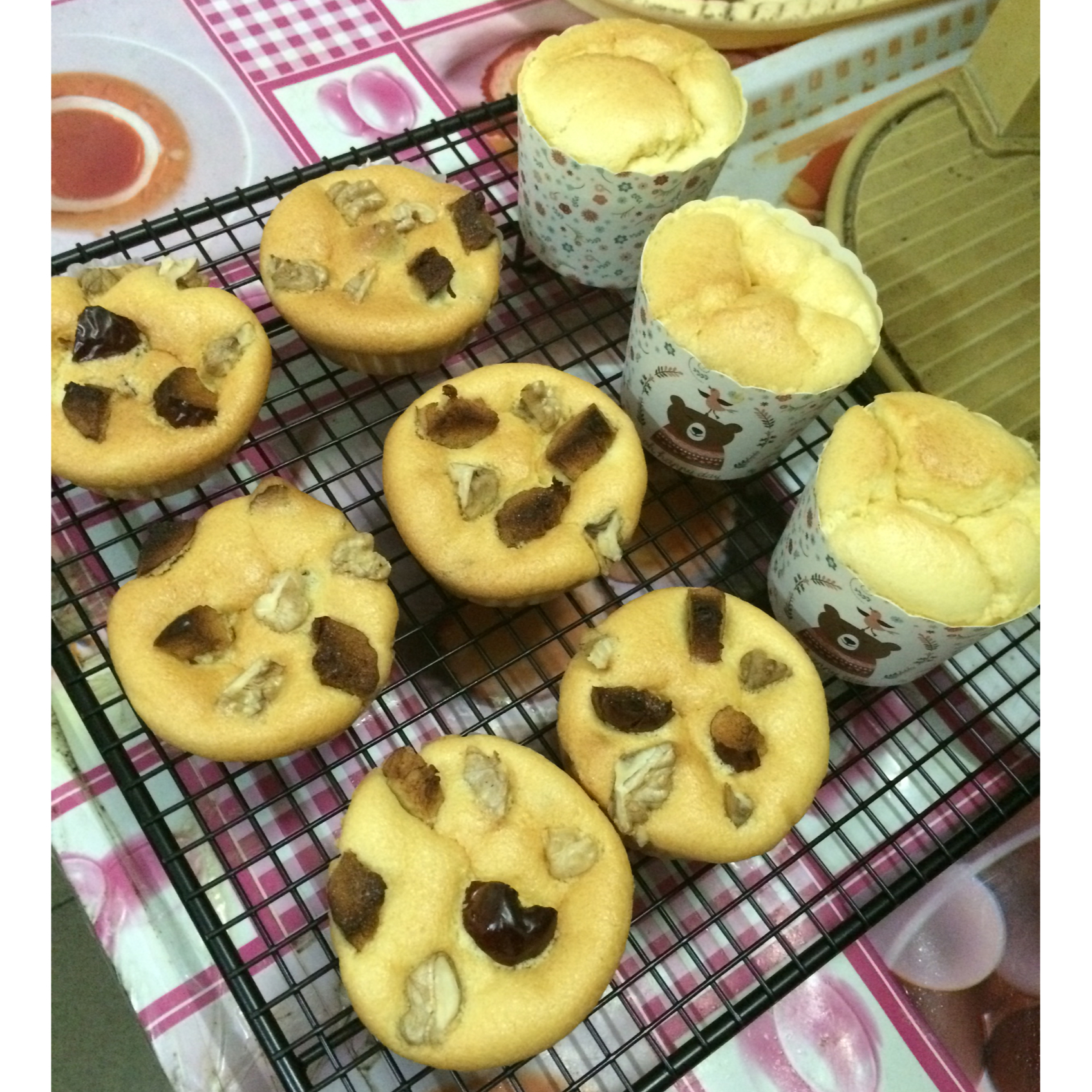 红枣核桃戚风杯子蛋糕