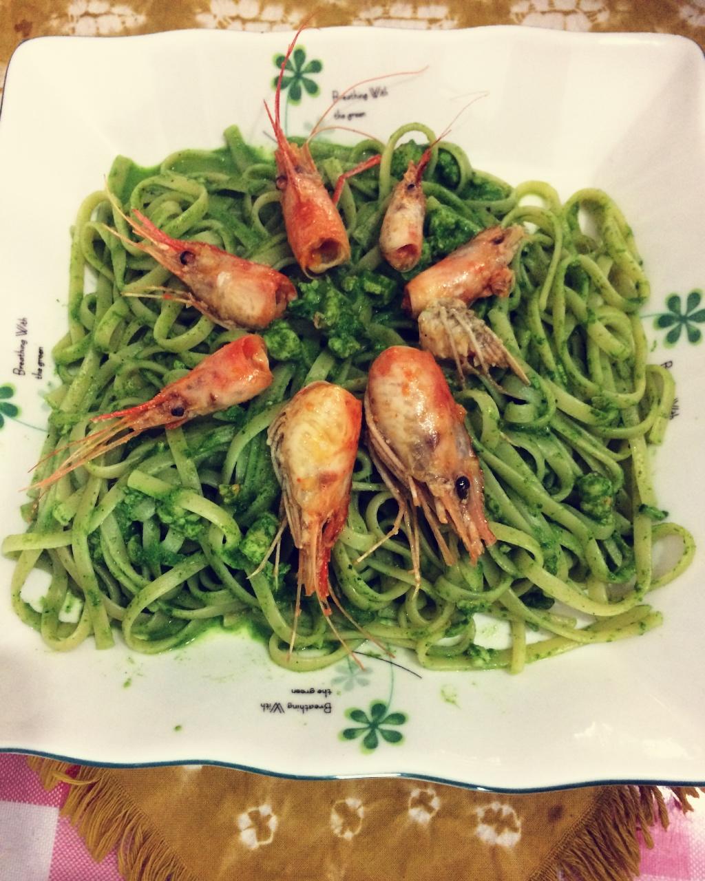 菠菜青酱虾仁意面
