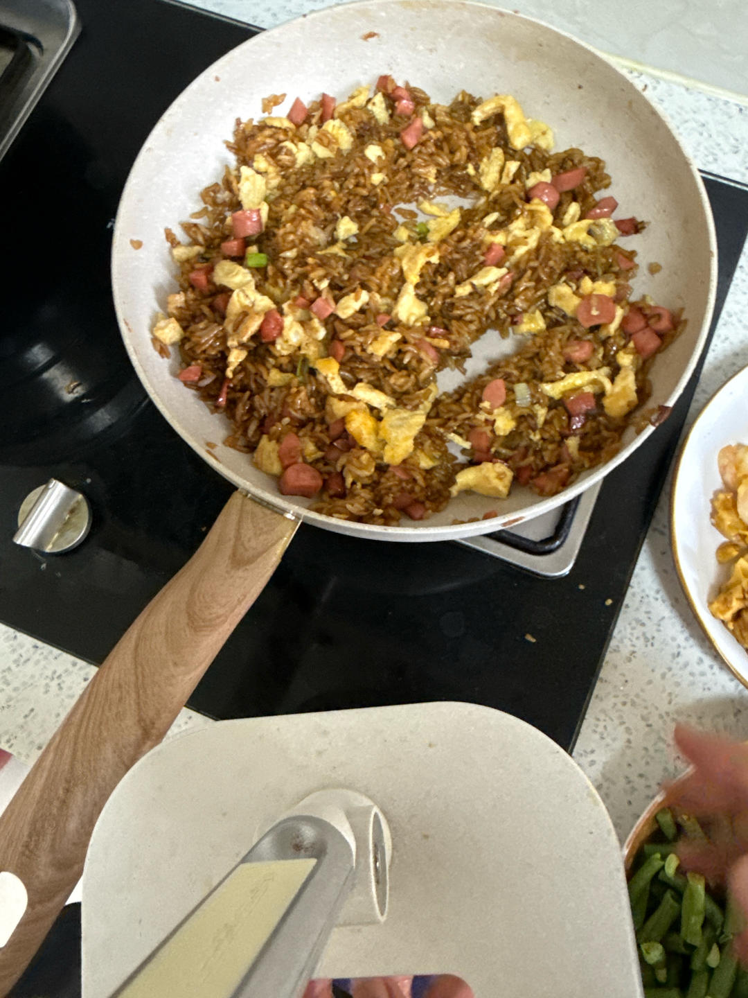 超级好吃的酱油火腿蛋炒饭！