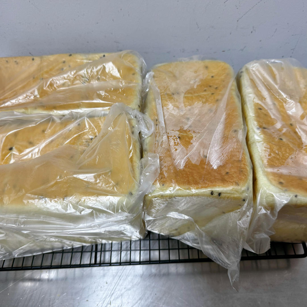 咸盐黑芝麻吐司