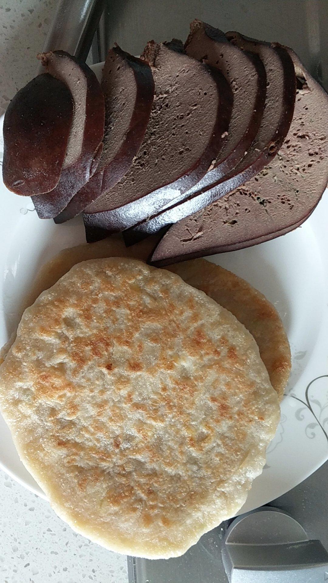 会连续吃八个的萝卜馅饼
