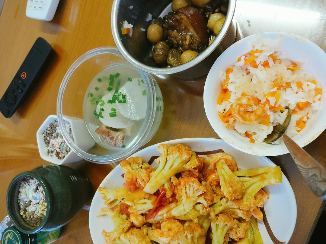 西红柿虾仁炒菜花