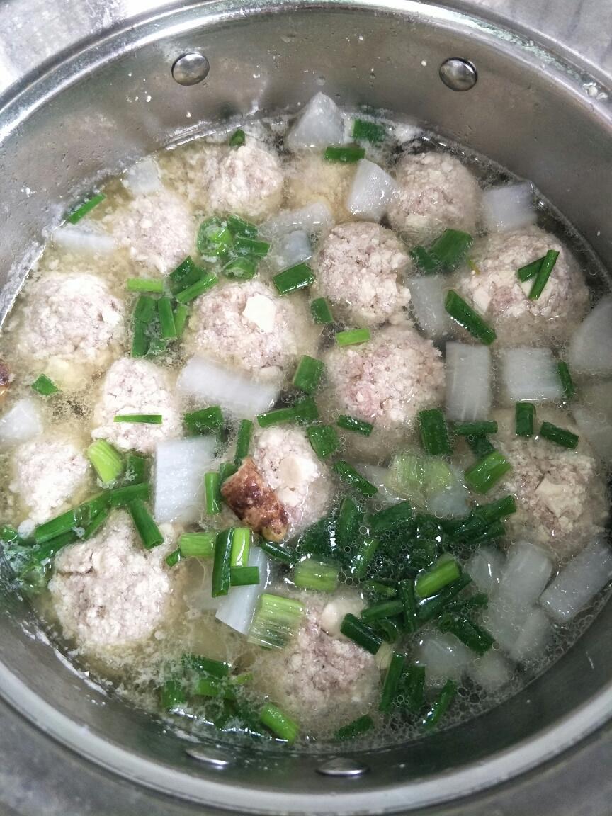嫩滑肉丸汤