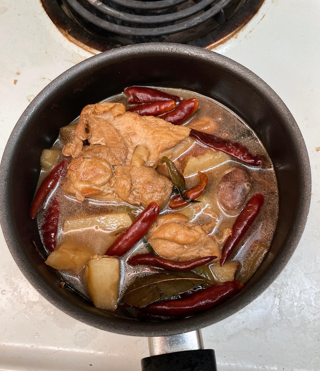 鸡腿炖土豆 上桌秒空盘 汤都喝干了！