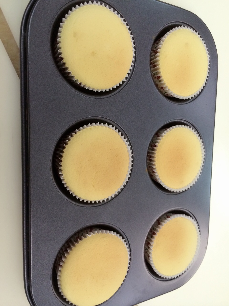 戚风杯子蛋糕^_^不开裂不回缩喔～