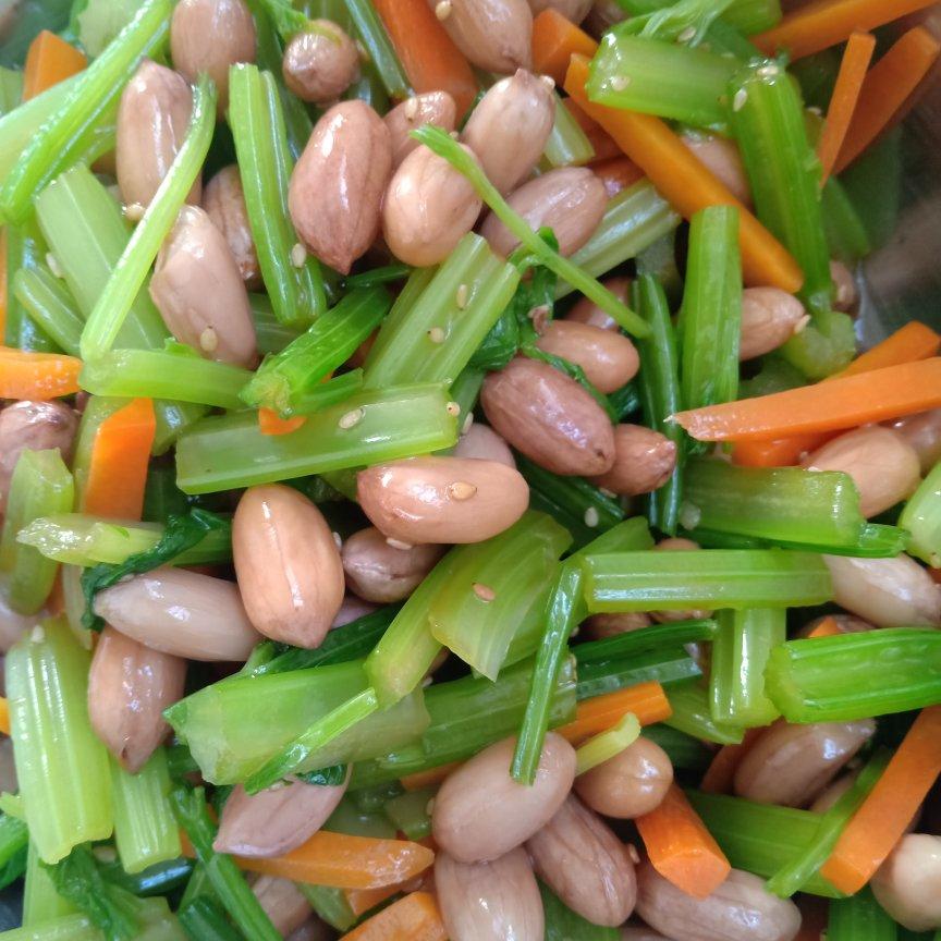 海螺仙子做的凉拌芹菜花生米胡萝卜