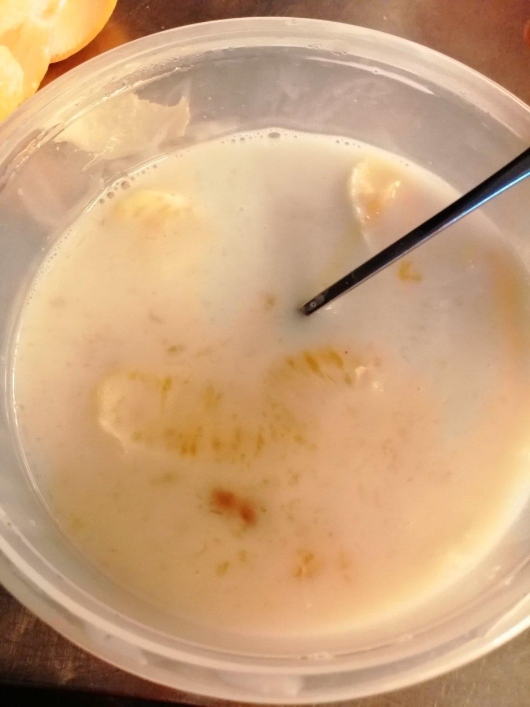 {何故居｝桃胶奶