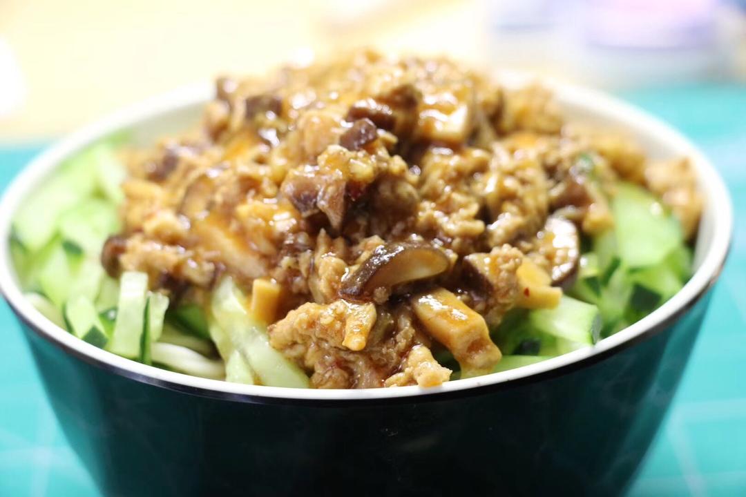 香菇肉末炸酱面
