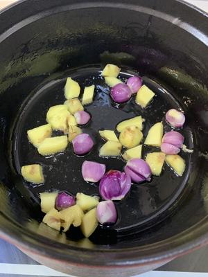 零厨艺也能惊艳味蕾的珐琅锅沙姜焗鲈鱼的做法 步骤3