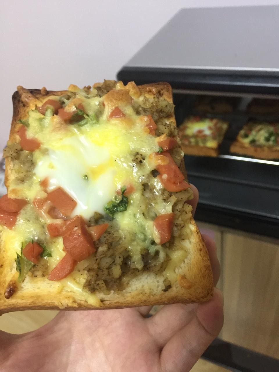 吐司太阳蛋披萨