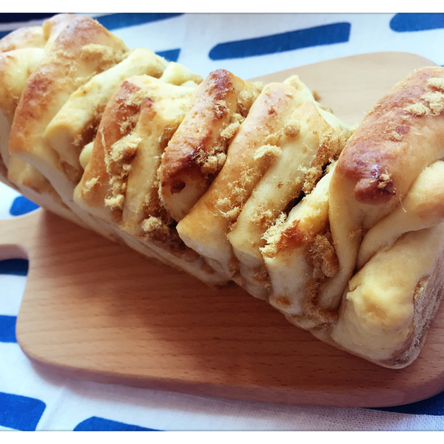 手撕千层肉松面包