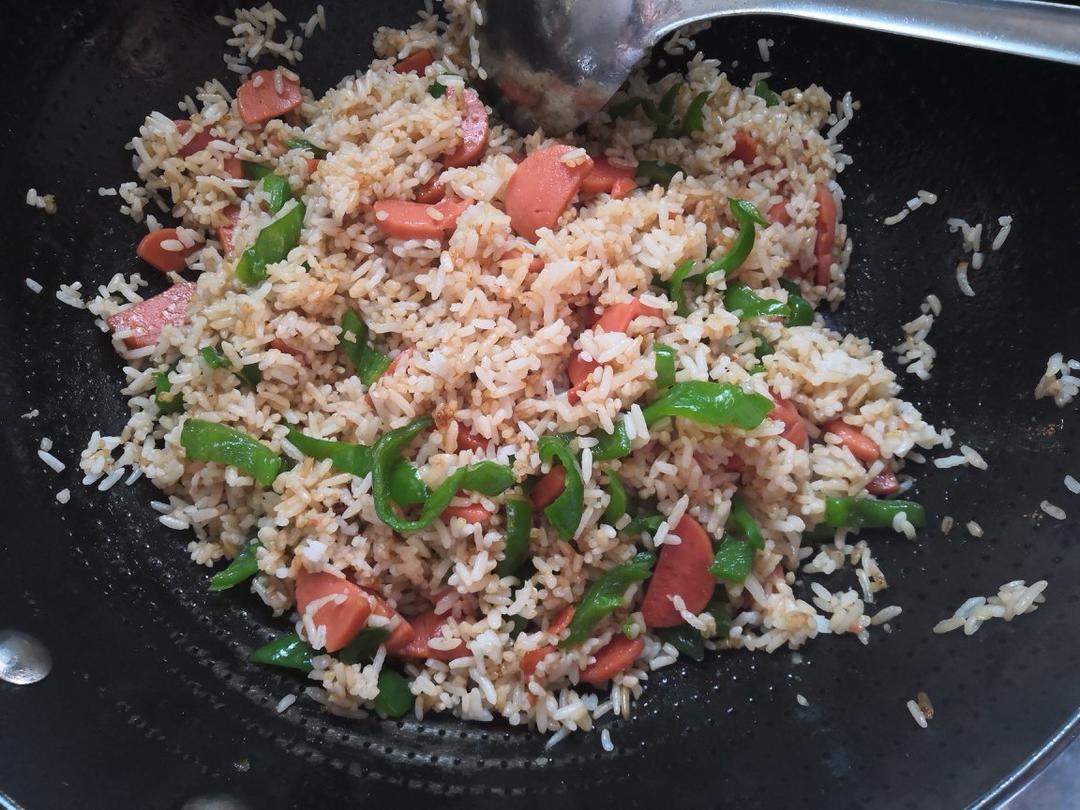 火腿青椒炒饭