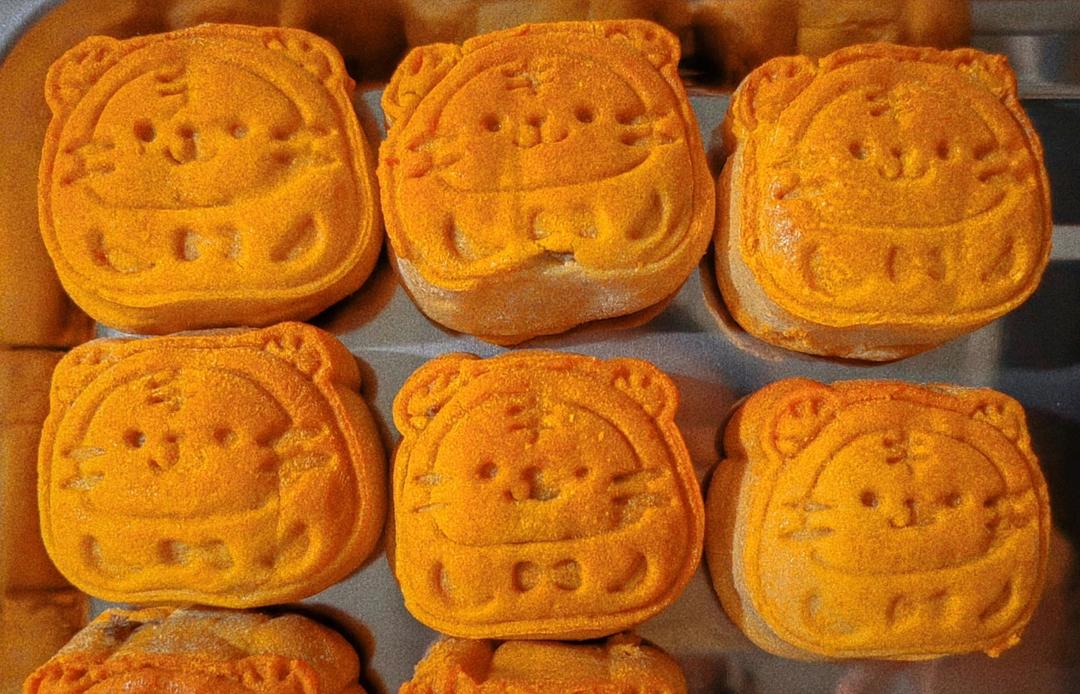 莲蓉蛋黄月饼
