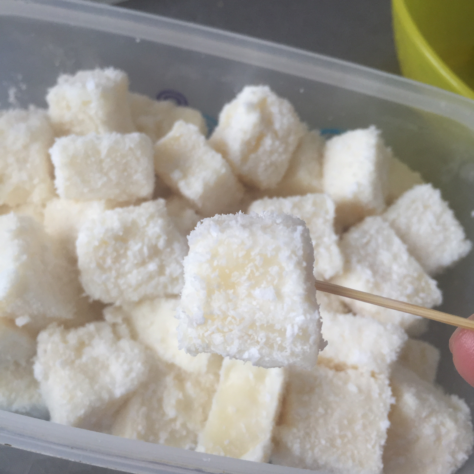 完胜85度C牛奶椰丝小方