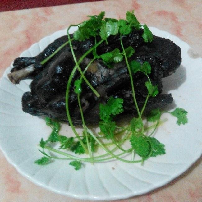 焗盐乌鸡的做法