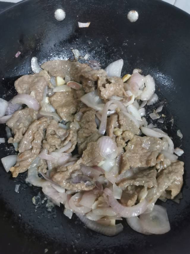 洋葱炒牛肉