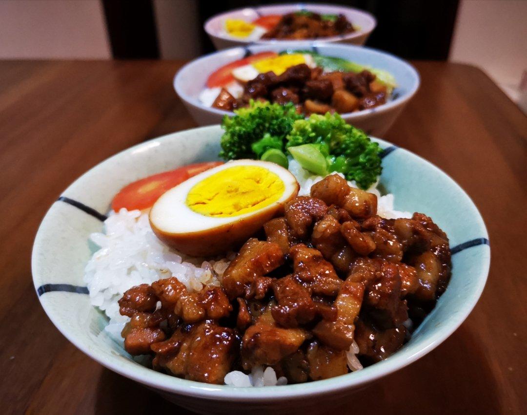 洋葱酥卤肉饭