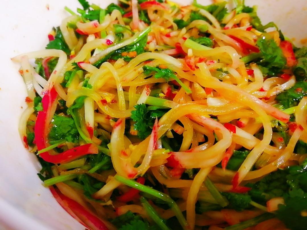 凉拌香菜萝卜丝