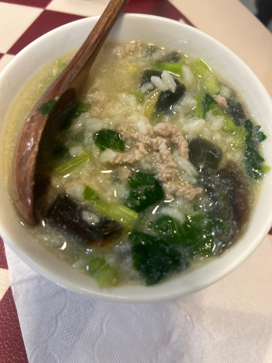 用剩米饭煮一锅接地气的  皮蛋瘦肉粥吧