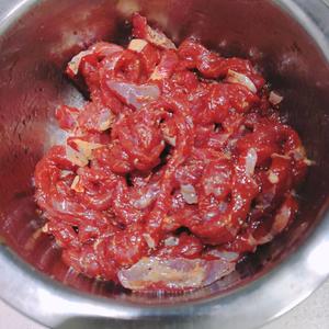 青椒炒牛肉的做法 步骤3