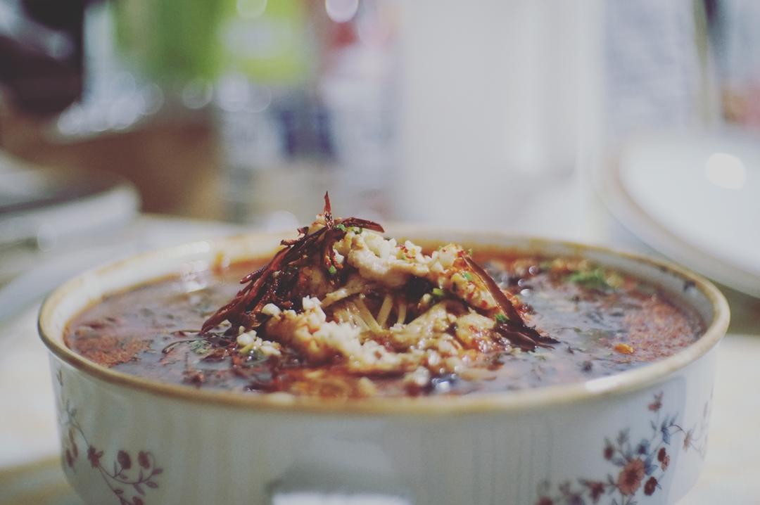 水煮肉片：辣椒的盛宴