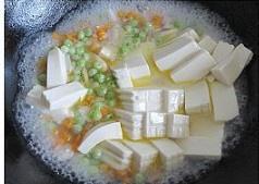 鲜菱虾仁豆腐汤的做法 步骤5