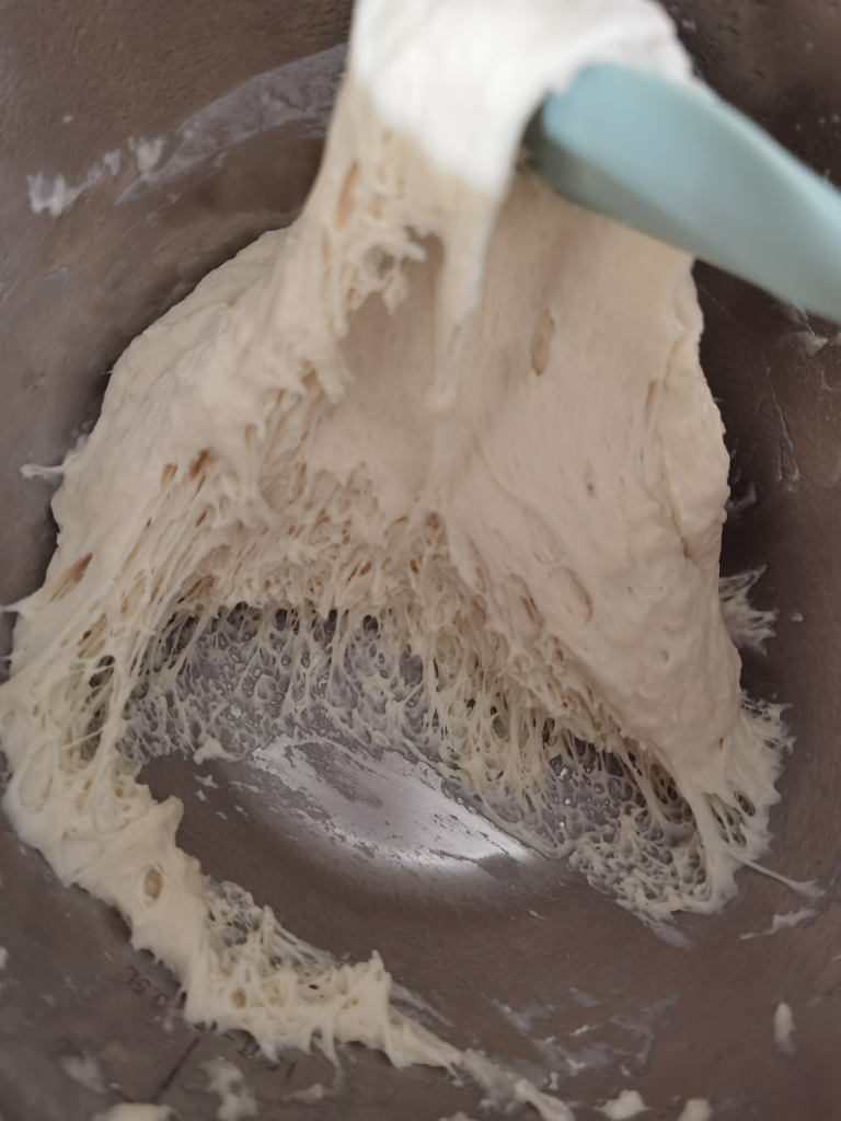 好吃的老面包，用普通面粉就可以做，不揉手套膜一样柔软拉丝的做法 步骤5