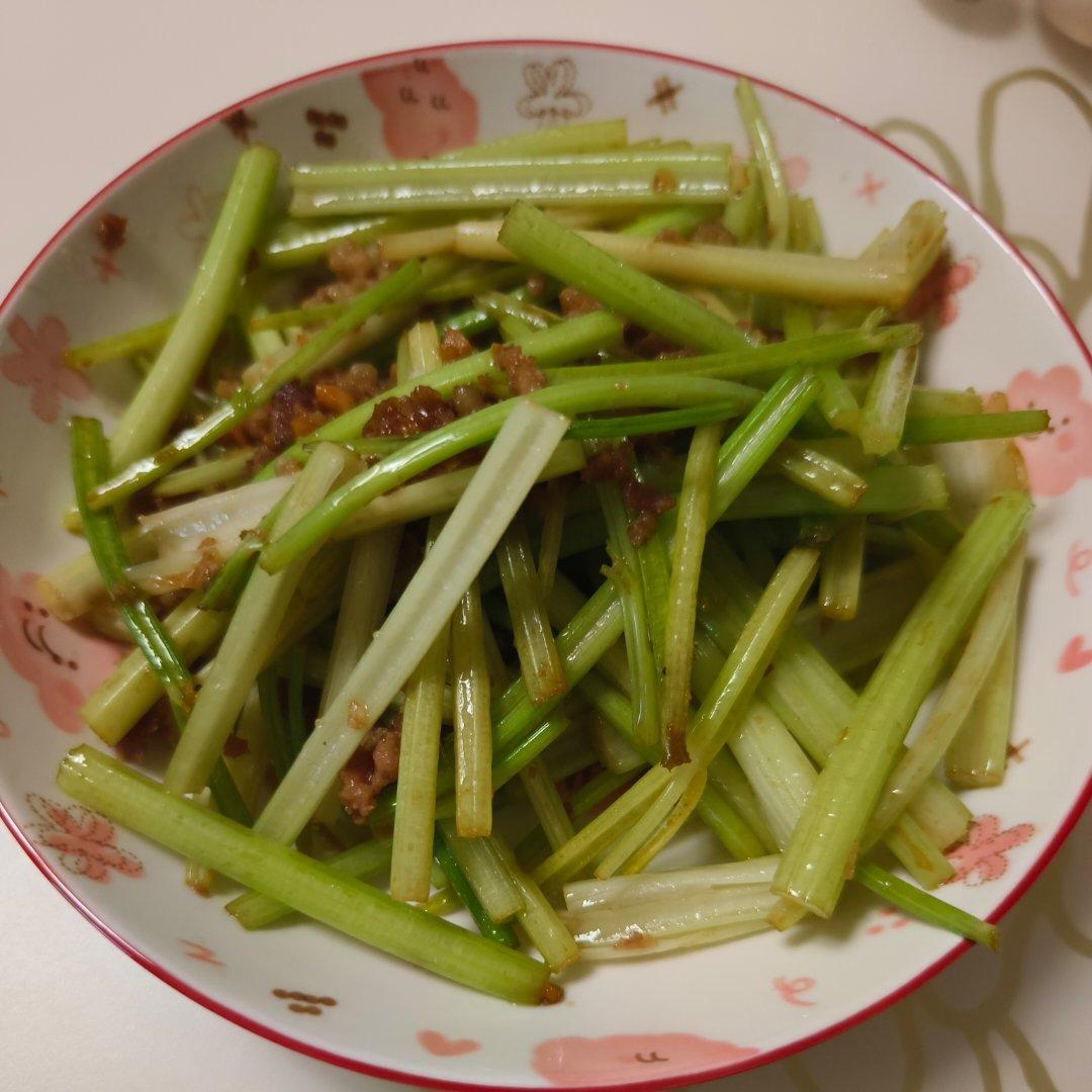芹菜炒肉