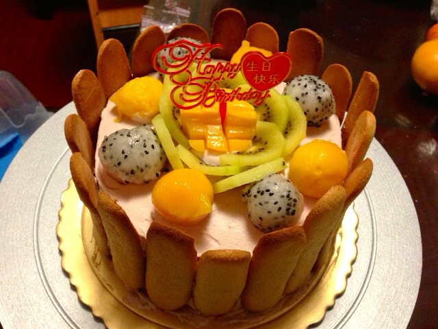 樱桃生日蛋糕