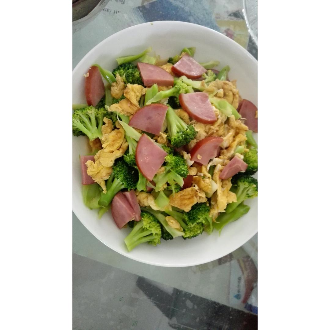{☀快手晚餐☀}火腿肠滑蛋西兰花