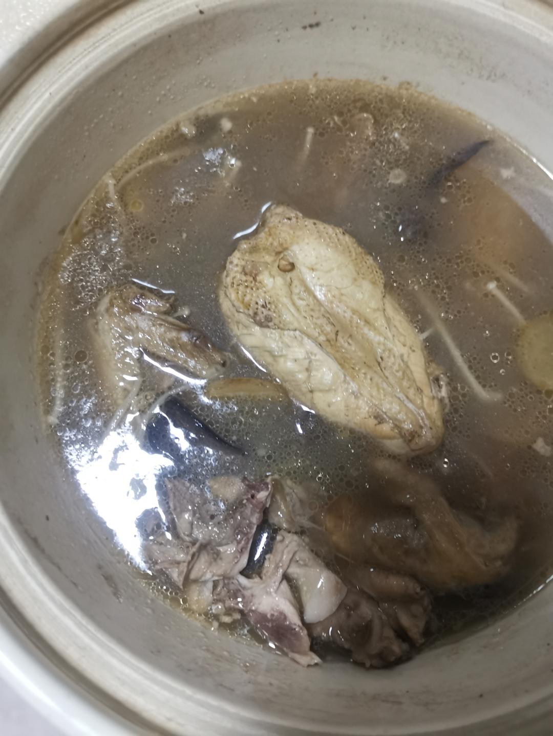 滋补姬松茸鸡汤