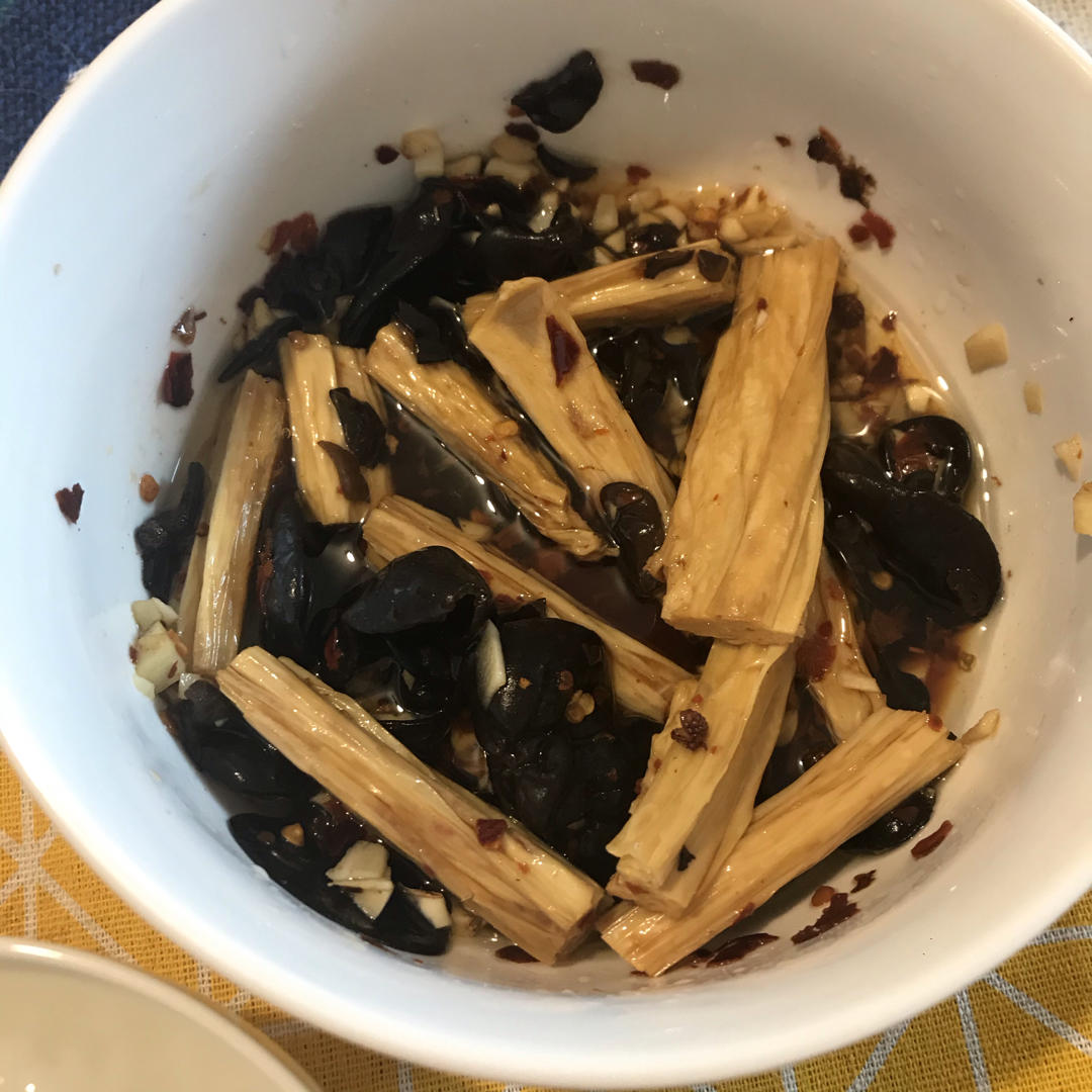 腐竹木耳拌黄瓜