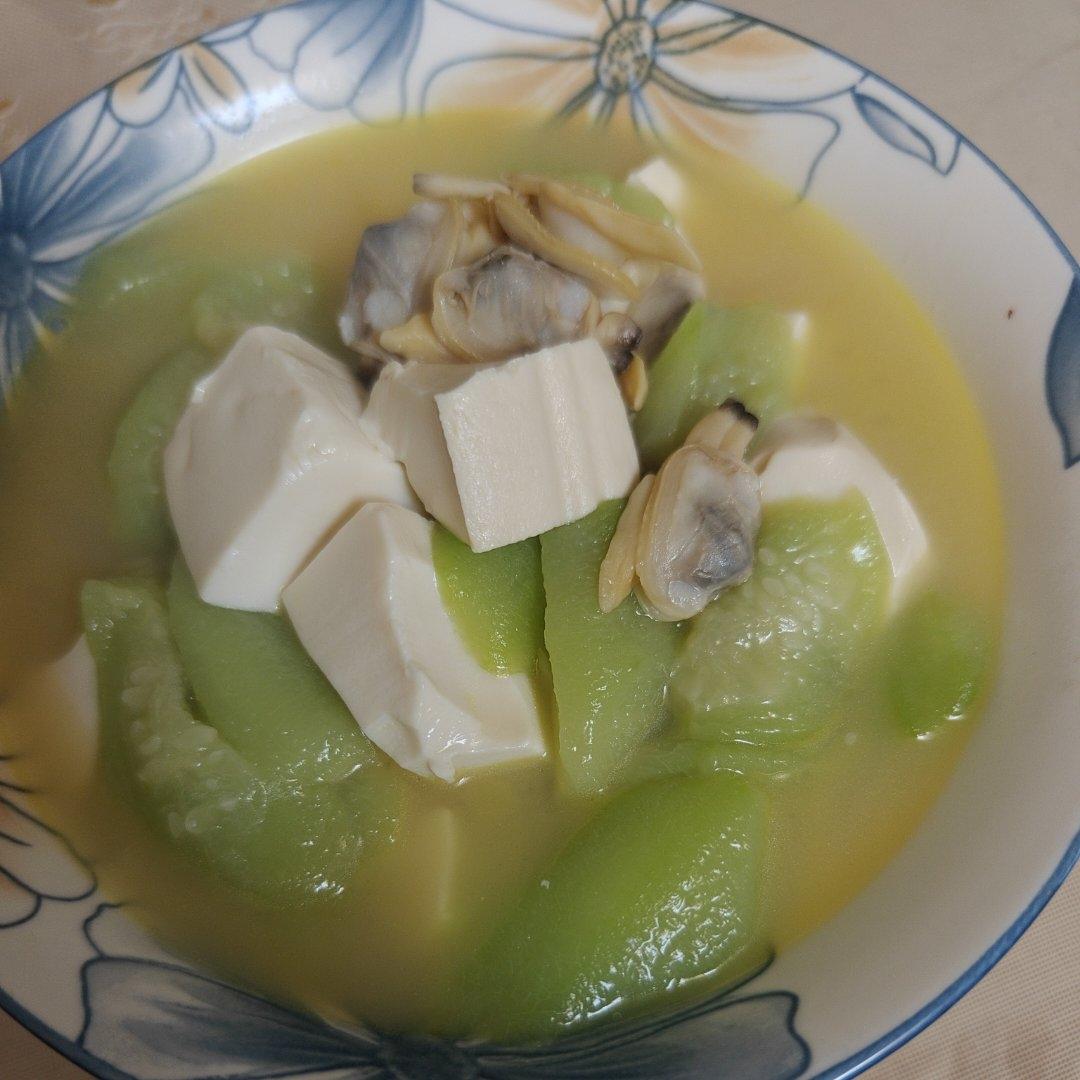 适合夏天一款清爽丝瓜豆腐汤（丝瓜不黑的小秘密）