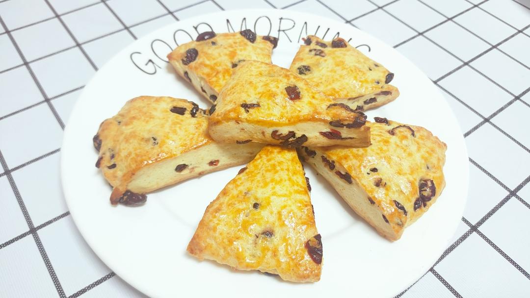 免揉面蔓越莓司康，任何面粉都能成功，15分钟搞定早餐