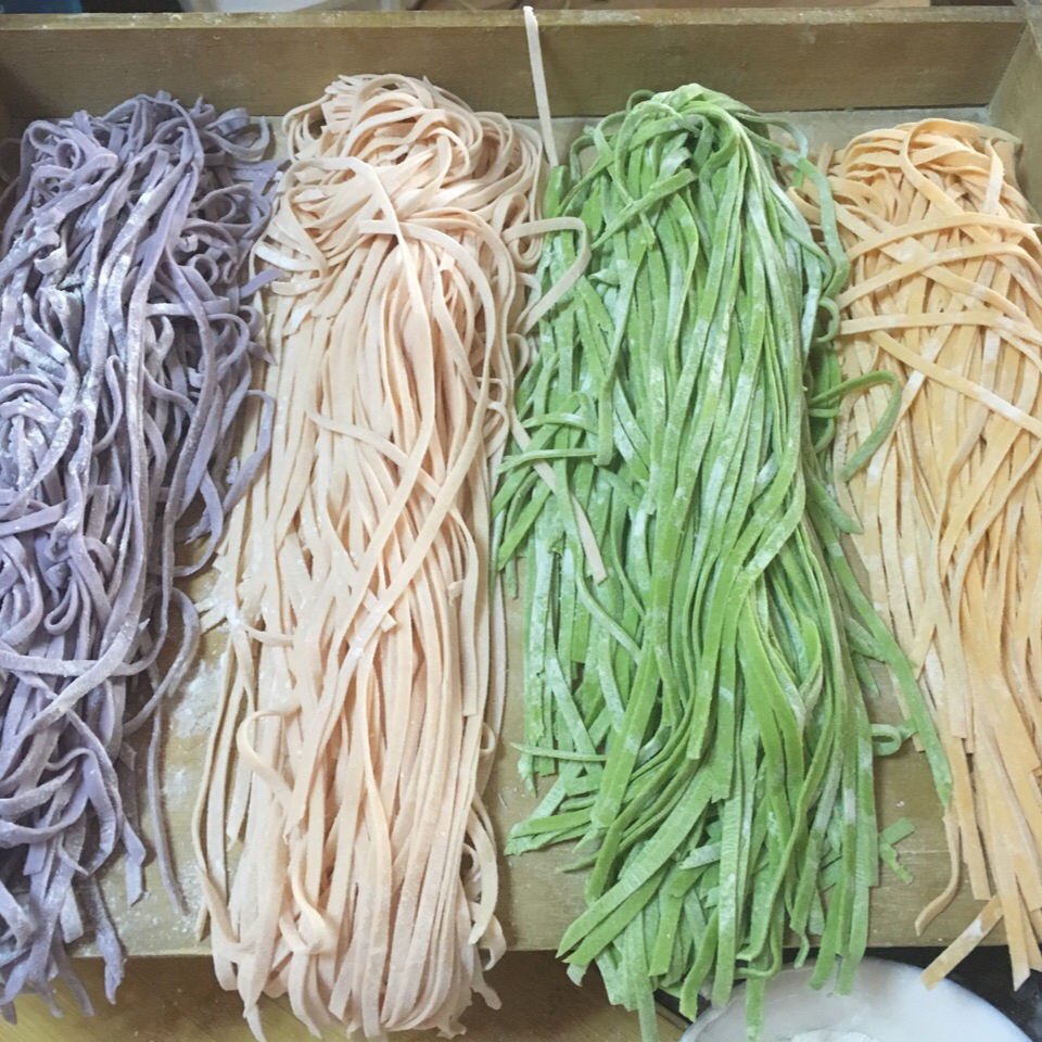 自制纯天然蔬菜汁彩色面条