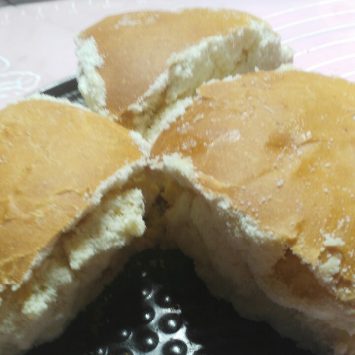 炼乳奶酪包---有面包机的同学做起来更方便哦~~