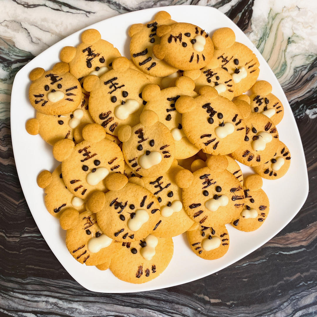 一大颗元子弹做的老虎饼干