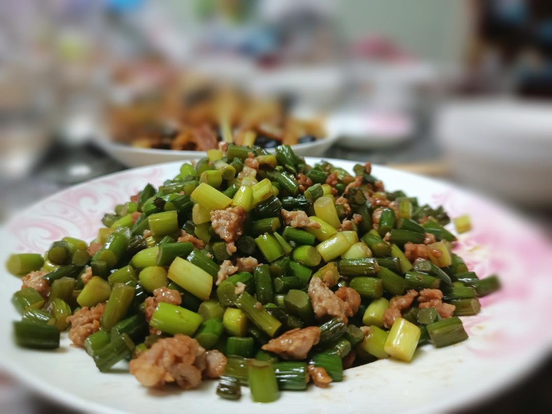 蒜苔炒肉末，三碗米饭都不够吃
