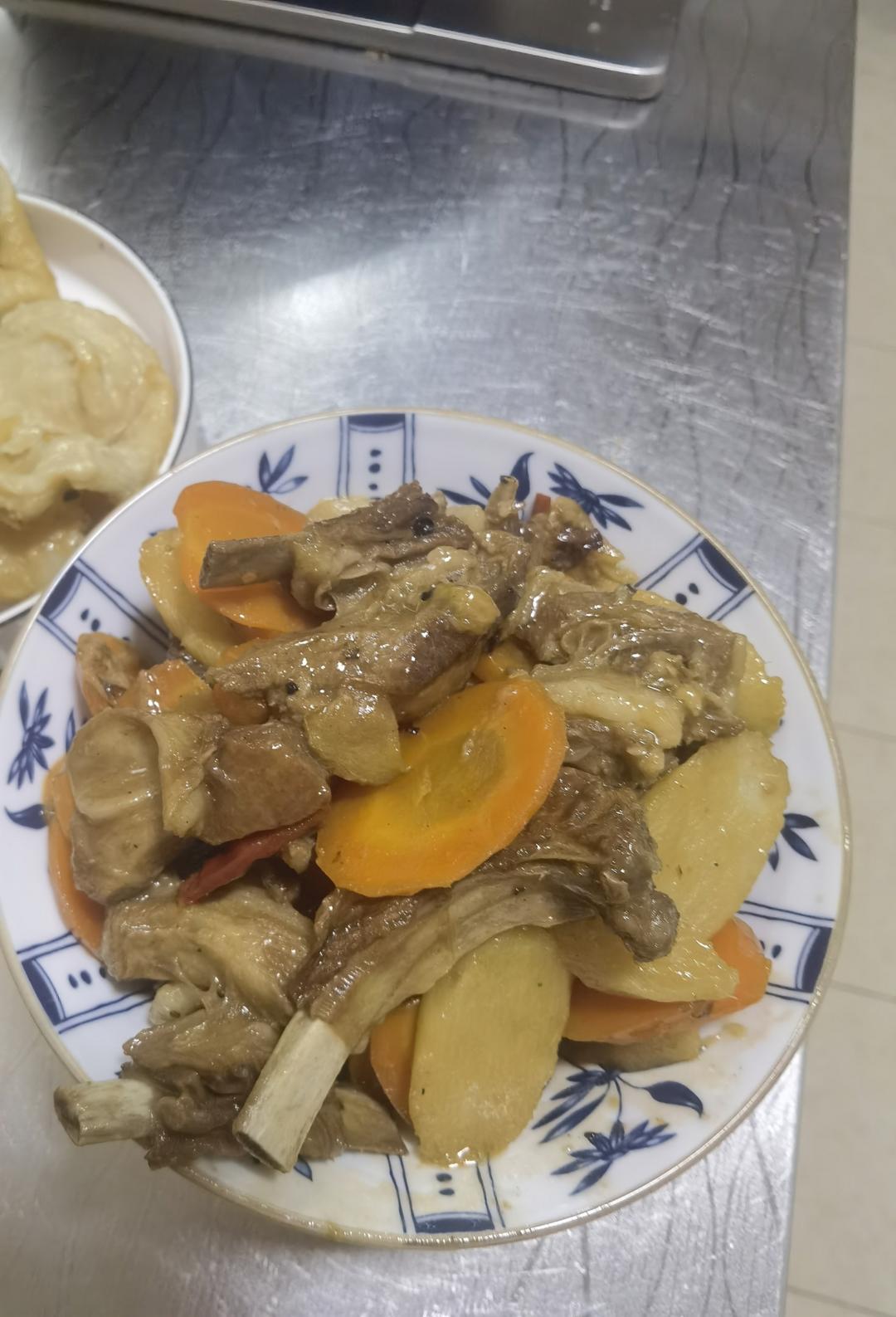 酥而不腻的红烧羊排