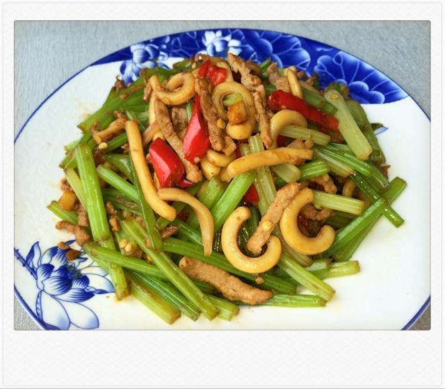 芹菜肉丝炒鱿鱼