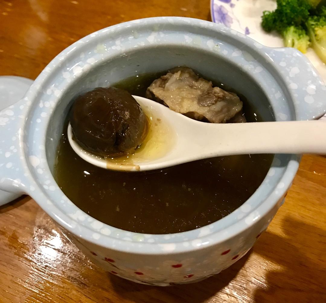 超简单黑蒜牛尾汤
