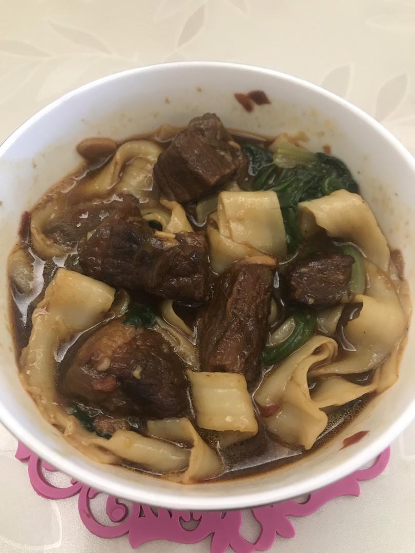 红烧牛腩（可以这道菜为基础，做牛腩粉、面，土豆炖牛腩等菜）