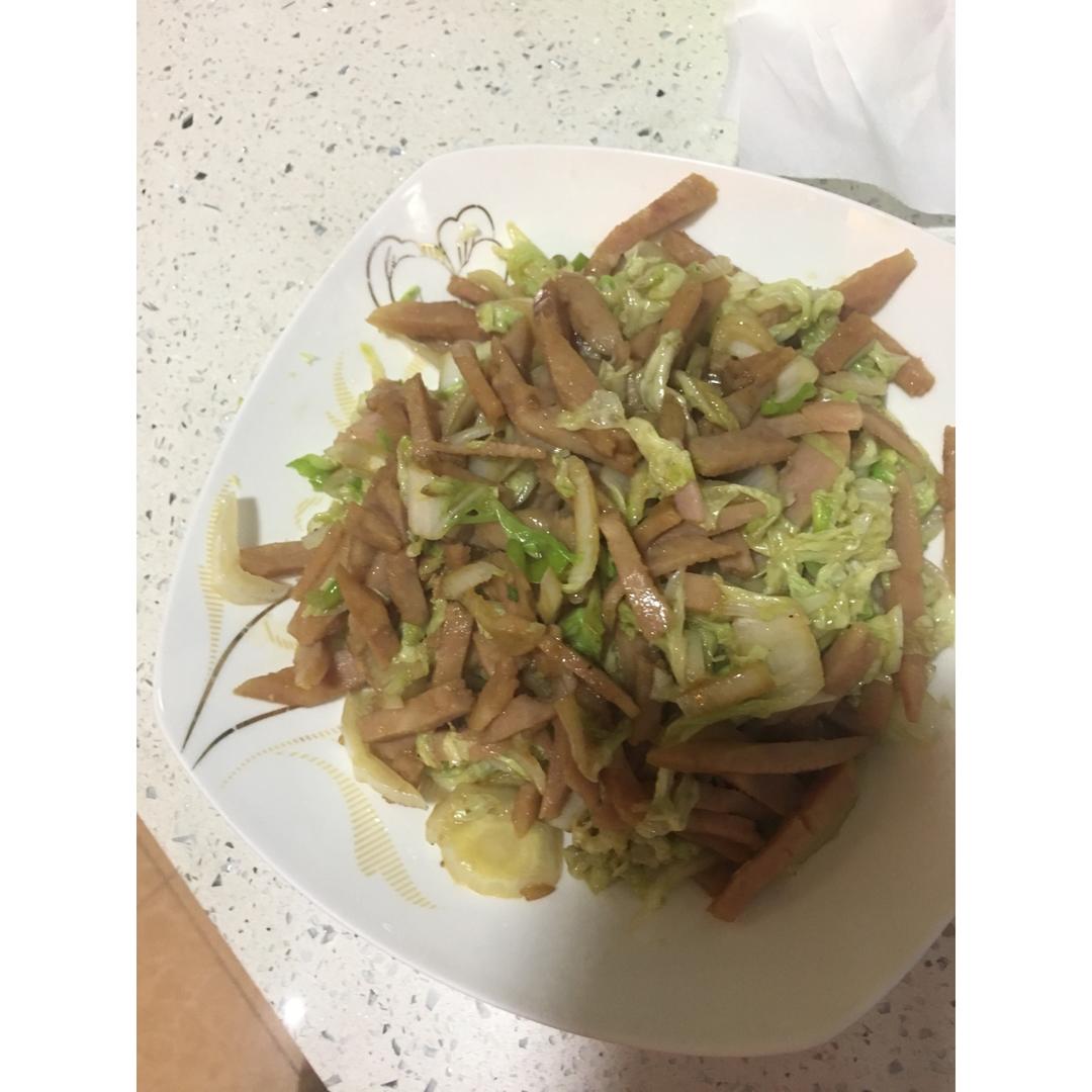 大白菜炒香肠