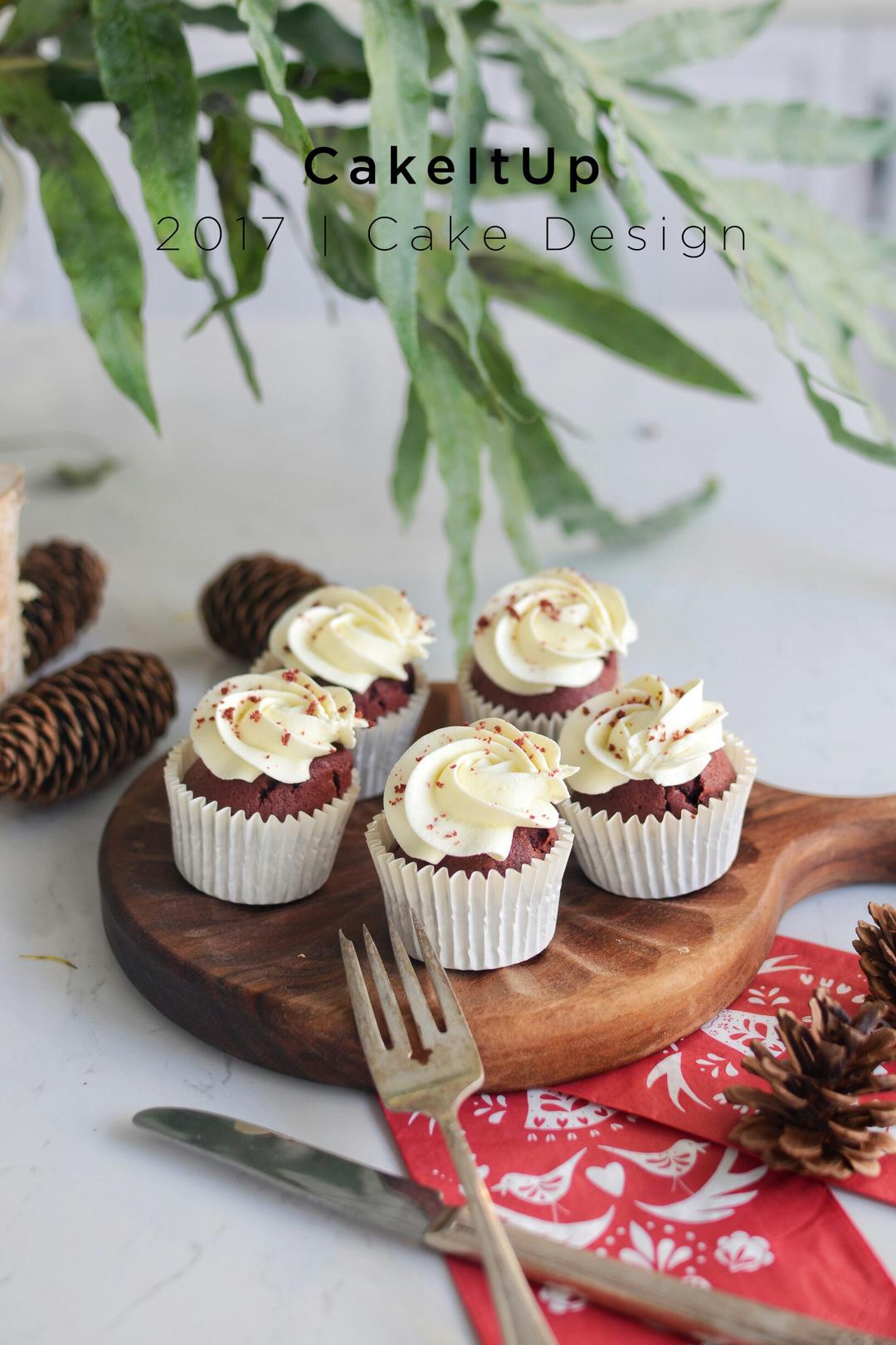 红丝绒纸杯蛋糕