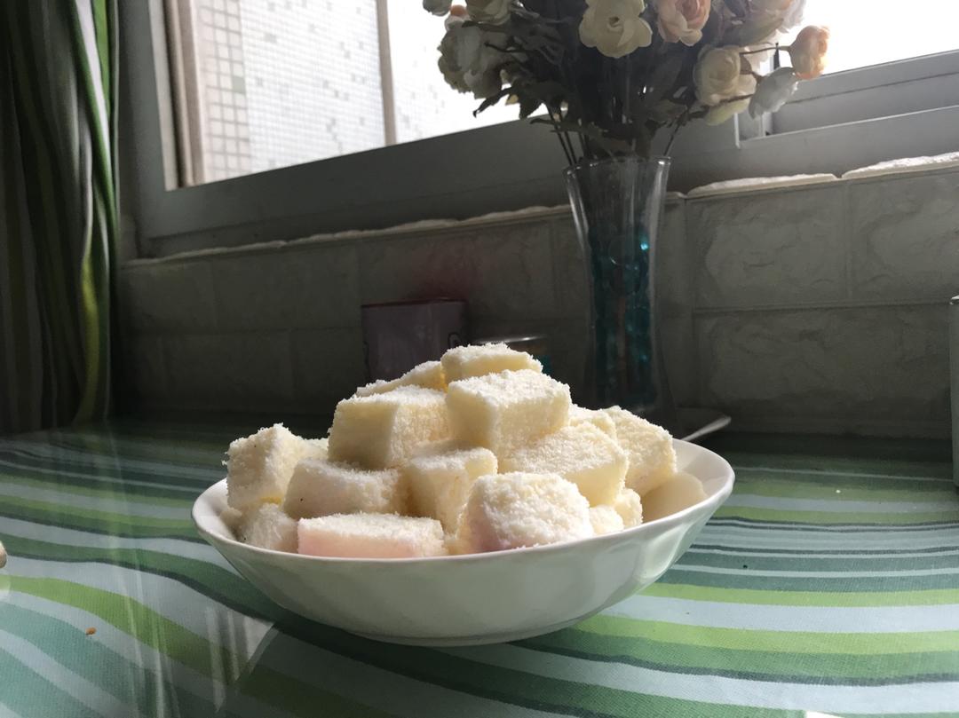 椰丝牛奶小方糕
