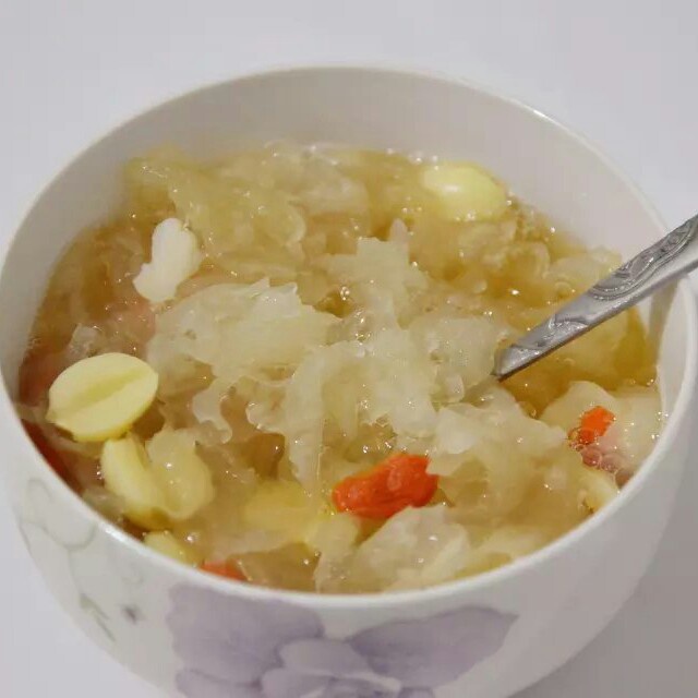 冰糖银耳莲子百合羹